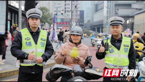 跨界联动！江永香柚携手长沙交警为交通文明行为点赞